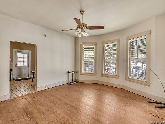 5th image of 436 W CRAIG PL