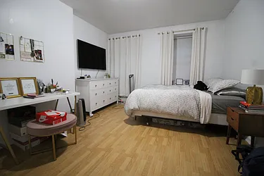 Rented by Uptown Flats LLC