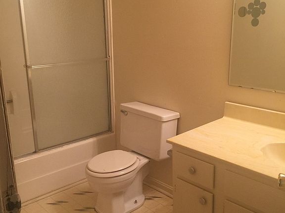 2nd image of 112 Robinwood Dr APT 32