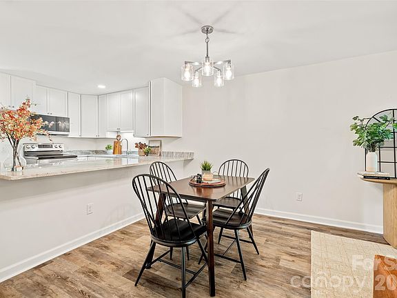 4th image of 131 Colony Dr