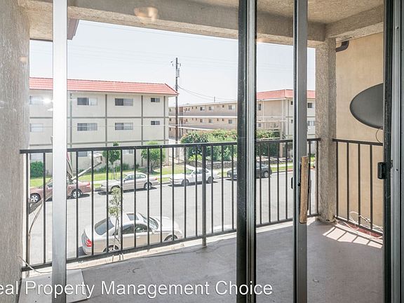 3rd image of 13219 Doty Ave #6