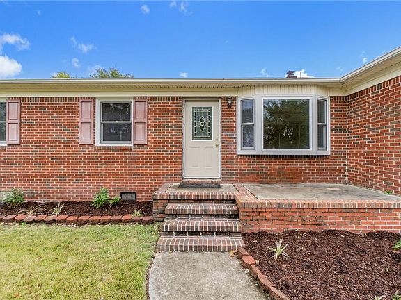 5th image of 1001 Sharon Dr