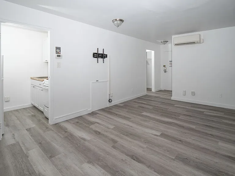 5426 Fifth Avenue — Photo 35