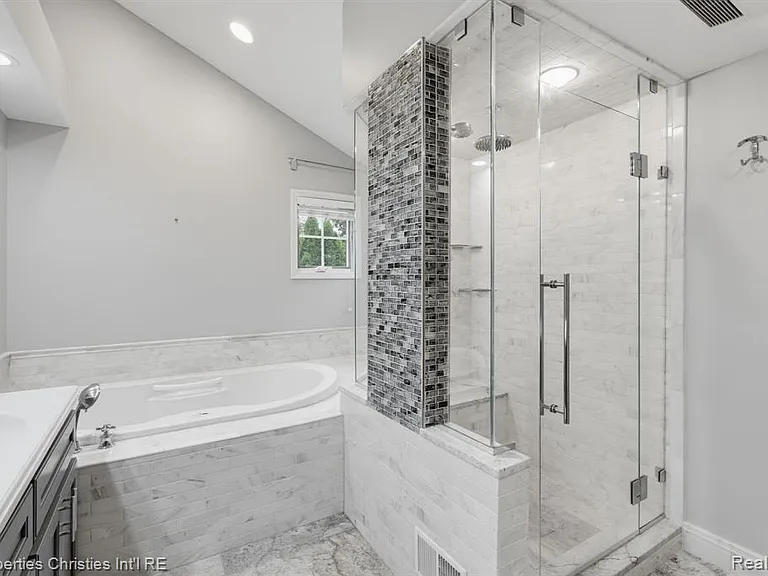 1688 Northlawn Blvd — Photo 32