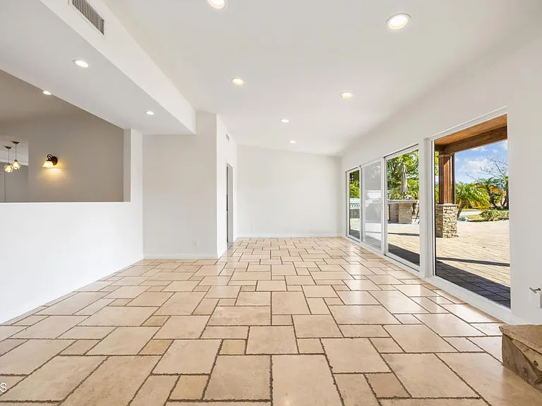 9350 Crystal View Dr — Photo 9