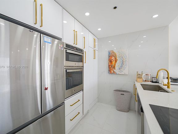 5th image of 7601 E Treasure Dr Penthouse 103
