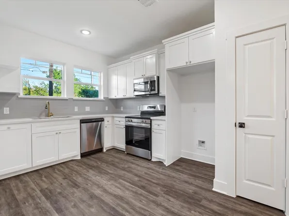 227 S Broadway St, La Porte, TX 77571