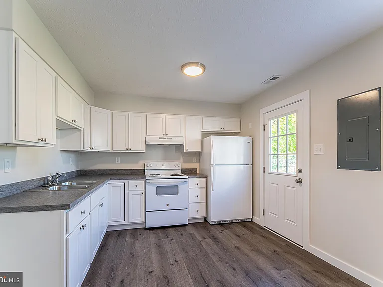 525 Gray Ave #2 — Photo 8