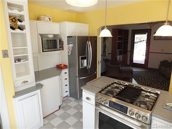 4th image of 2830 26th Ave NE