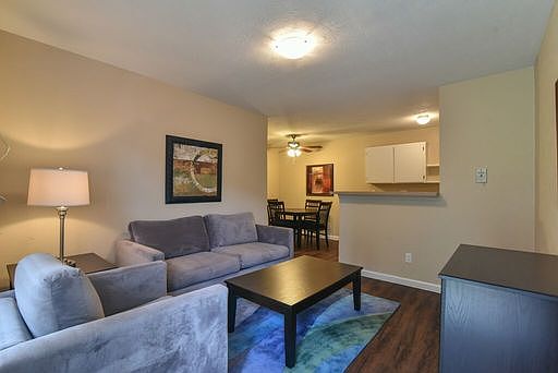 1st image of 210 W Pioneer Pkwy APT 04