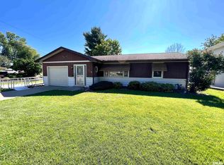 1729 N 8th St, Clinton, IA 52732