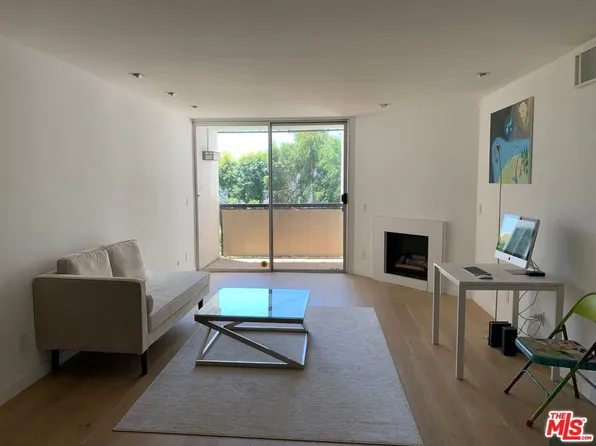 8530 Holloway Dr APT 202, West Hollywood, CA 90069