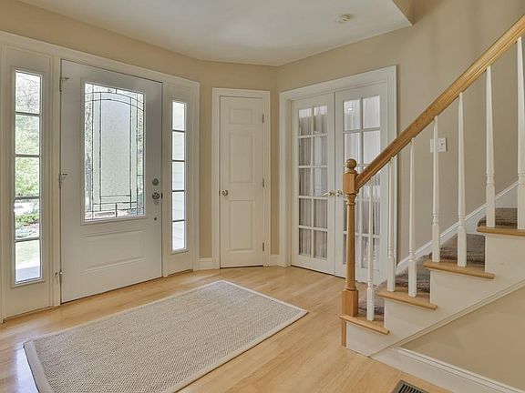 5th image of 18 Heartwood St
