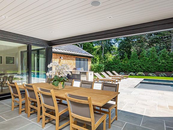 4th image of 12 Sag Harbor Ct