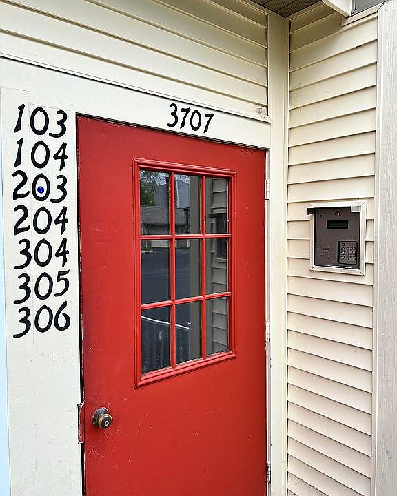 1st image of 3707 E Barrington Dr APT 104
