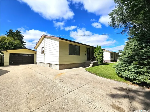 364 First Avenue N, Yorkton, SK S3N 1K8