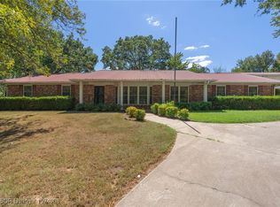 110 Hillcrest Dr, Heavener, OK 74937