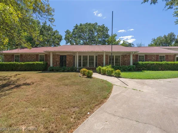 110 Hillcrest Dr, Heavener, OK 74937