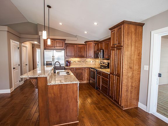 3rd image of 5025 Shadowridge Dr