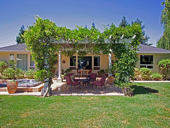 3rd image of 512 Antoinette Ct
