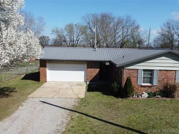 106 Vine St, Chelsea, OK 74016