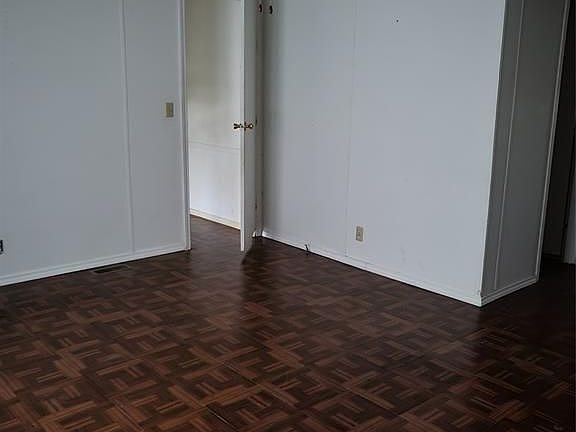 3rd image of 318 Lucy Ln