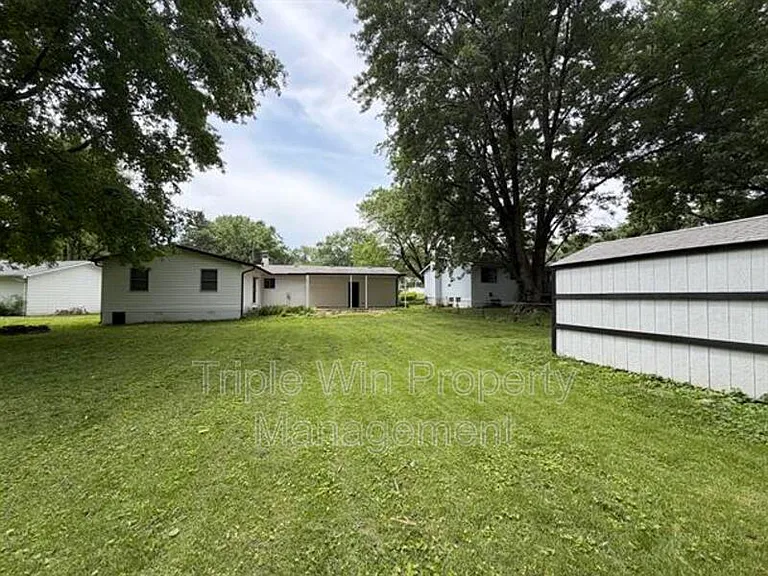 2245 Lindsay Ln — Photo 4