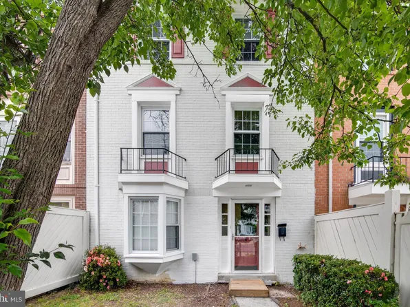 8113 Pinelake Ct, Alexandria, VA 22309