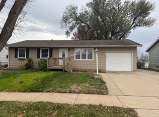 915 W 9th Ave, Marion, IA 52302