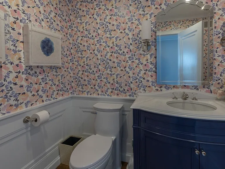 85 E India Row — Photo 14