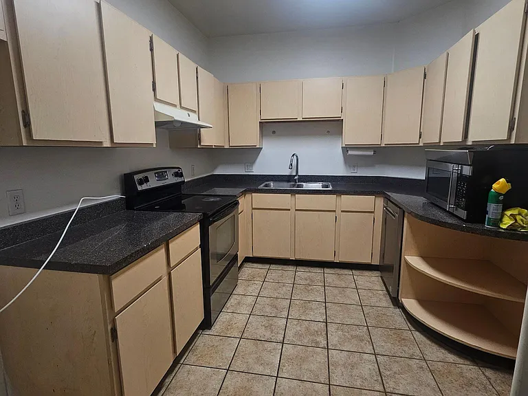 2047 W Bramburgh Ct — Photo 7
