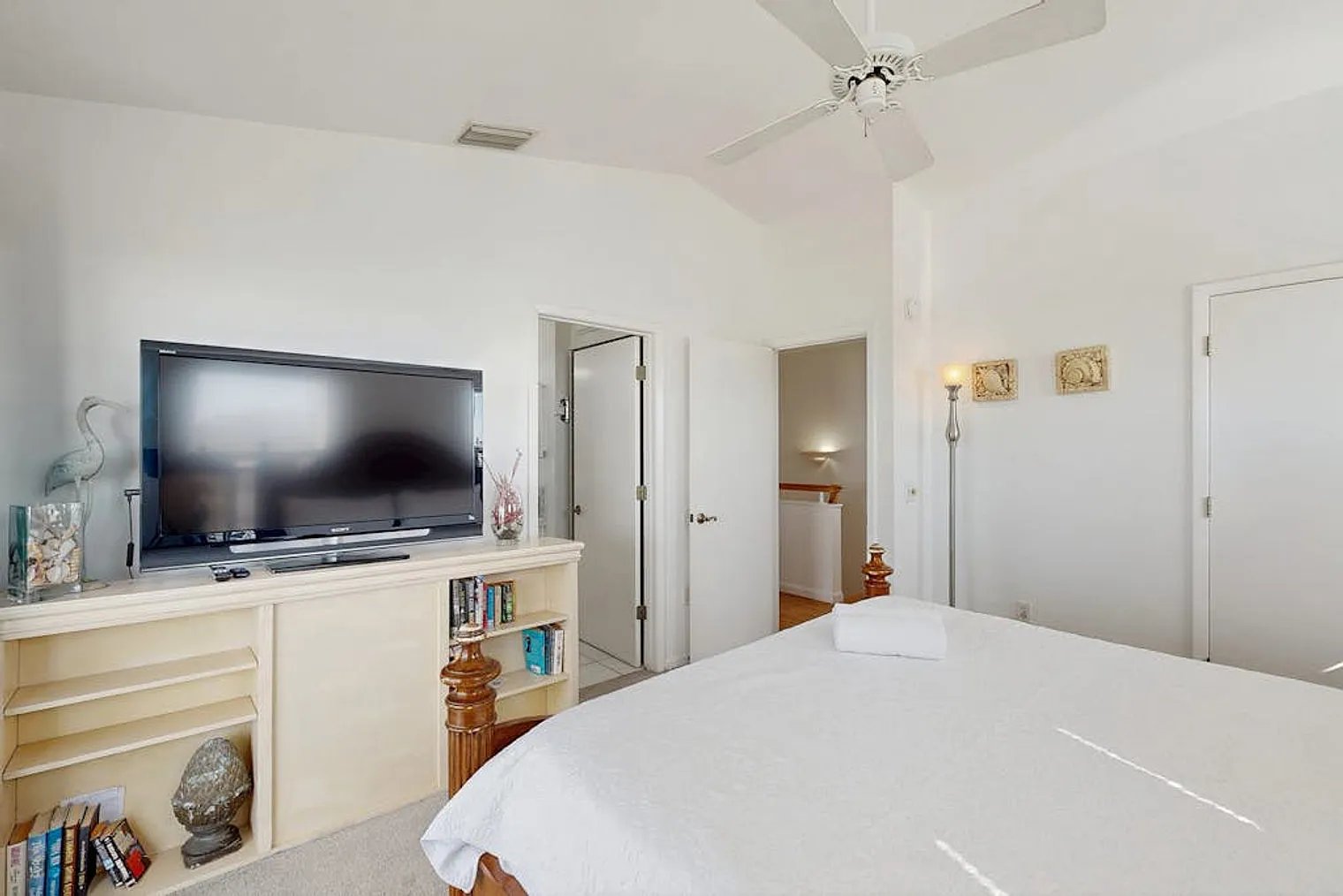 2 bed, 2.0 bath, 1550 sqft, $6,270 — Photo 4