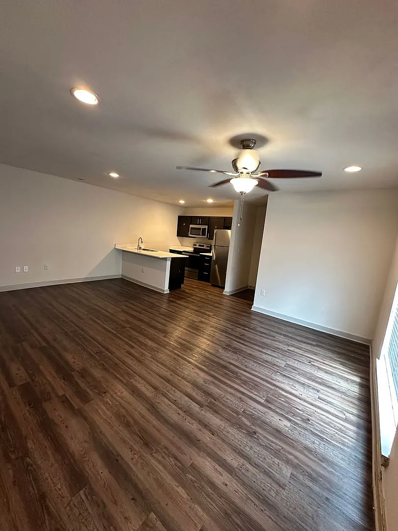 Monarch Place Apartments-2106 Bennett Avenue — Photo 1