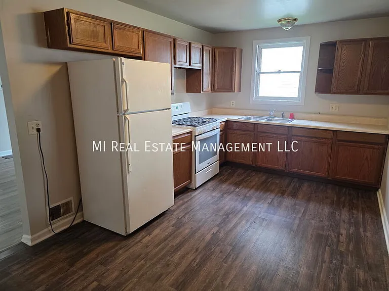 270 E Washington St #1 — Photo 2