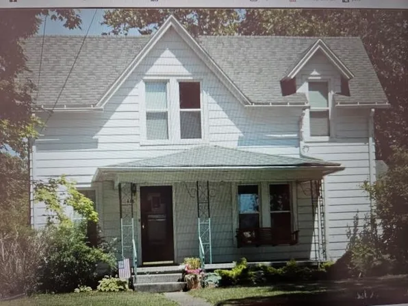 416 E Prospect St, Manchester, IA 52057