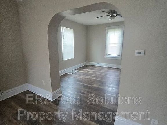 4th image of 101 N Oakley Ave