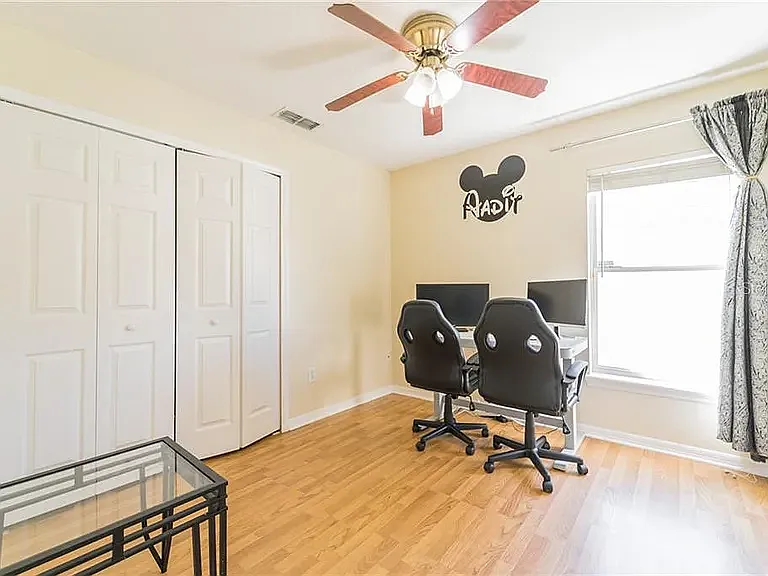 530 Wellesly St — Photo 9