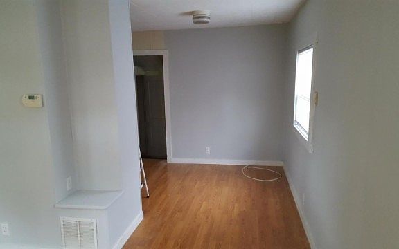 4th image of 256 W 36th St