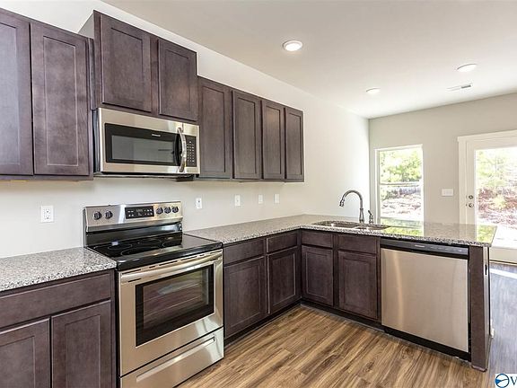 4th image of 703 Northfield Ln