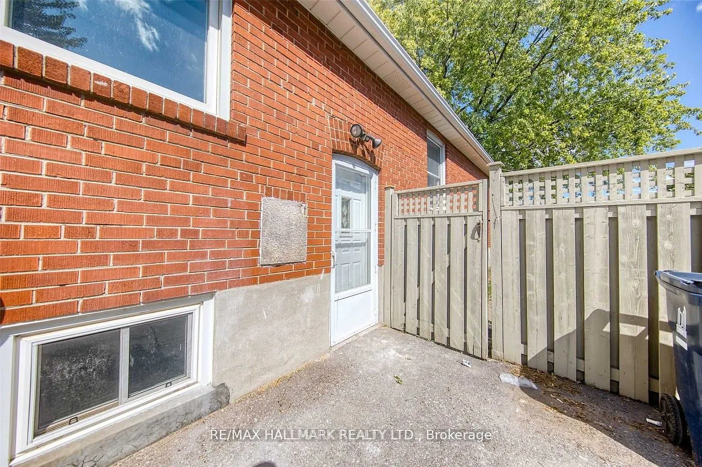 3 bed, $2,075 — Photo 2