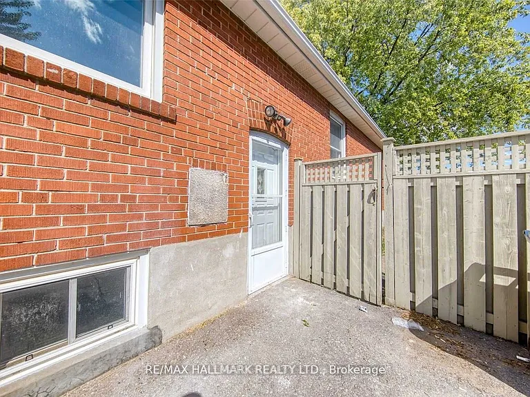 69 Barrymore Rd #BASEMENT — Photo 2