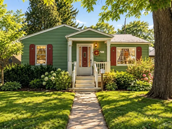 701 Scheurmann St, Essexville, MI 48732