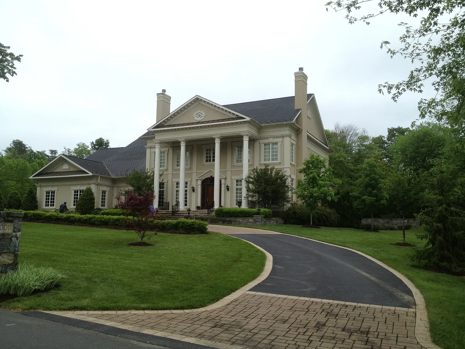 3 bed, 2100 sqft, $5,850 — Photo 3