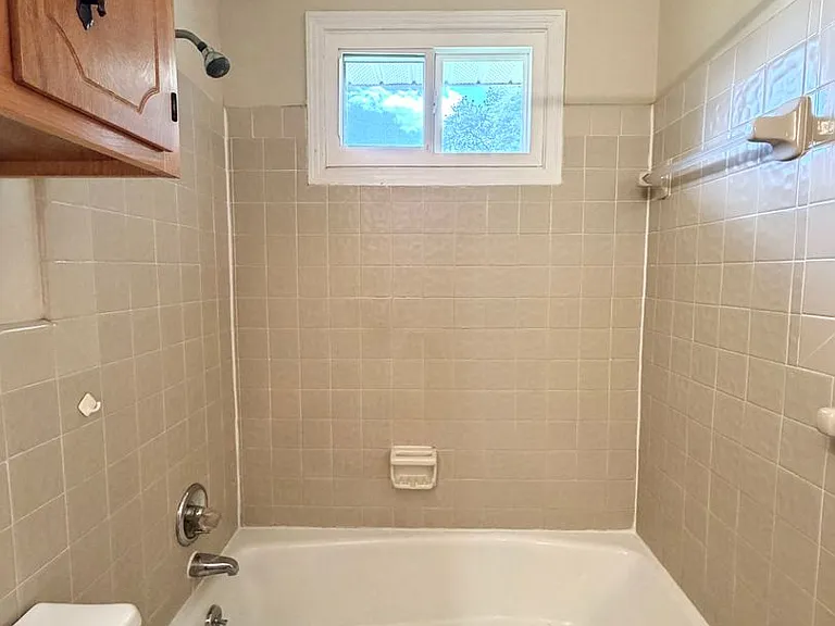 Bancroft Circle Apartments — Photo 35