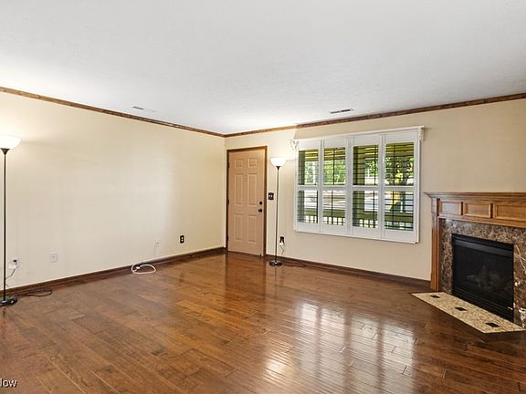 5th image of 657 Villa Dr