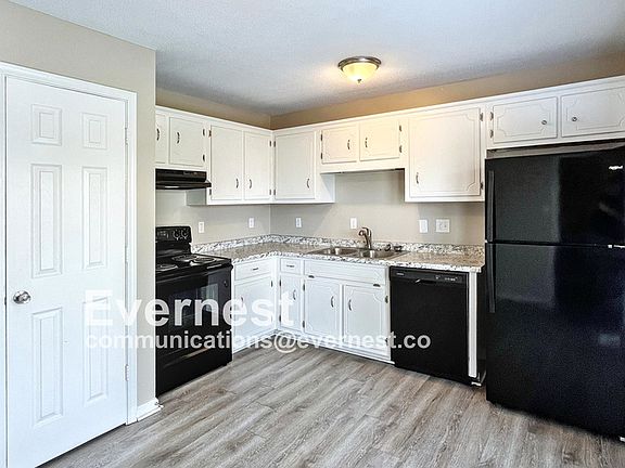 3rd image of 1300 Chucker Dr
