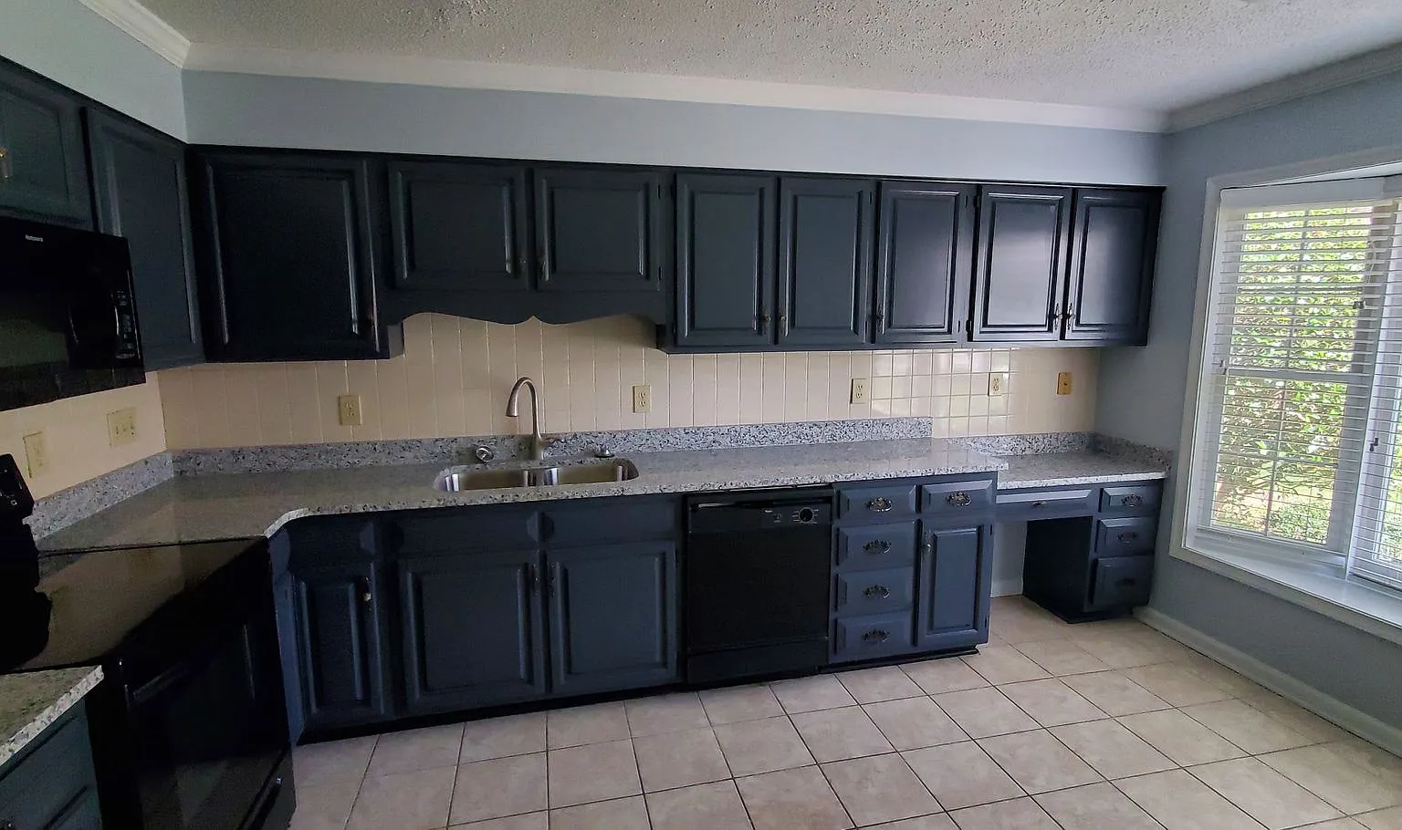 2 Bedroom 2.5 Bathrooms Townhome — Photo 2