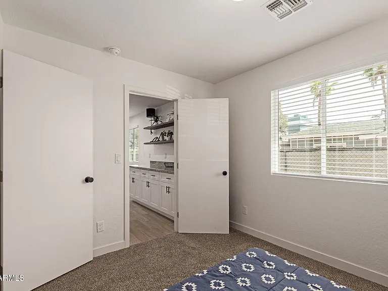 1821 W Hadley St — Photo 11