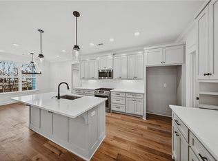 26 Smart Ln, Bella Vista, AR 72715