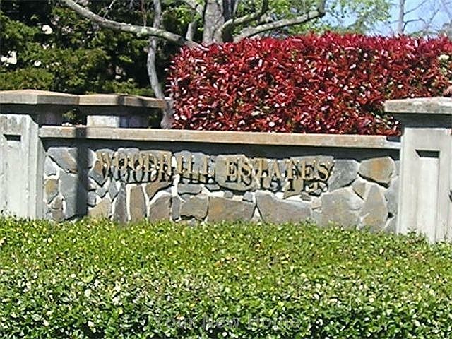 1st image of 10 Woodhill Dr